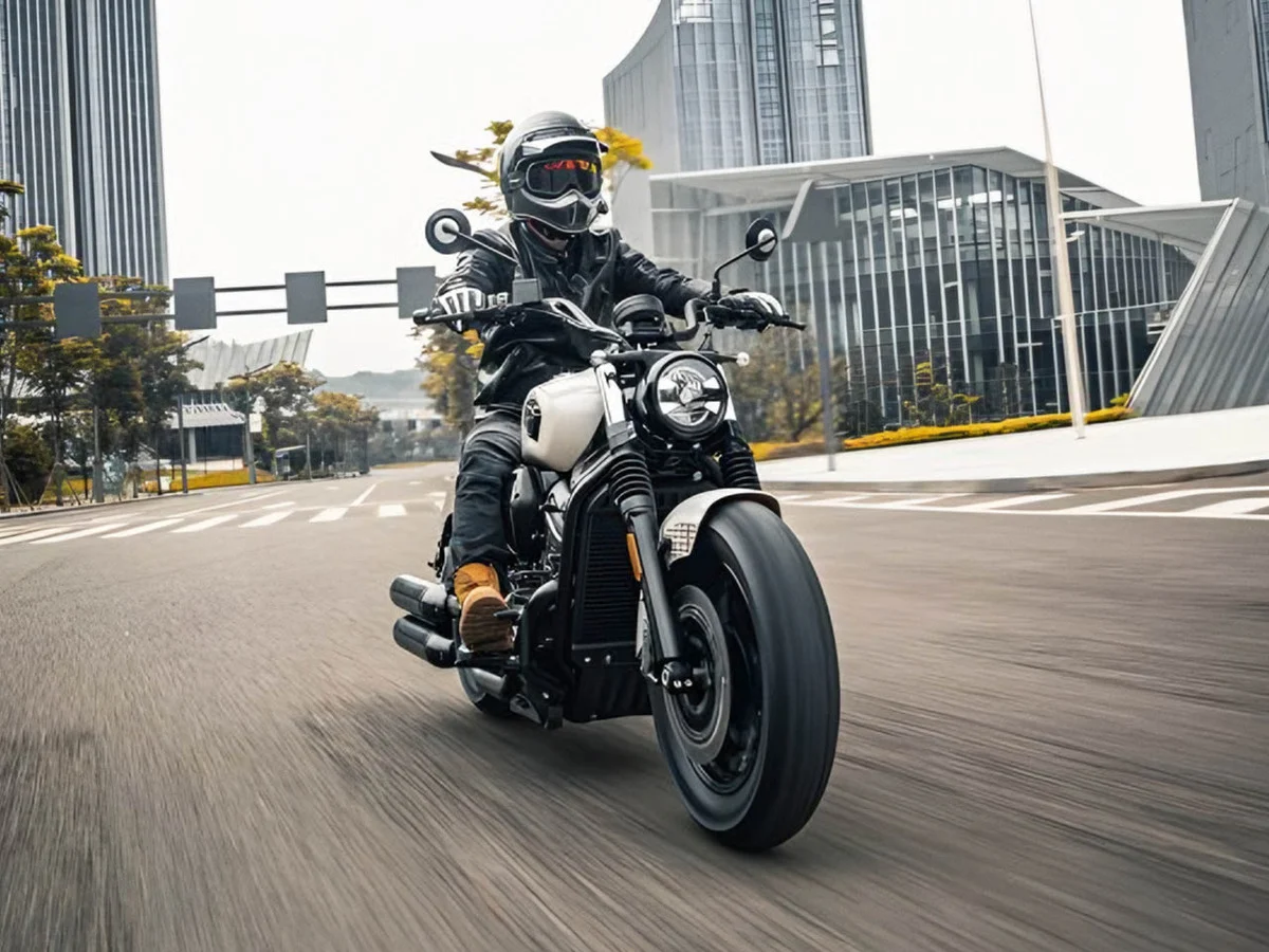 Benda Dark Flag 950 estreia na Europa com motor V4 de 948 cc e preço de R$ 63 mil