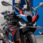 BMW M 1000 RR 2027 ganha chassi 1,3 kg mais leve e mantém 218 cv