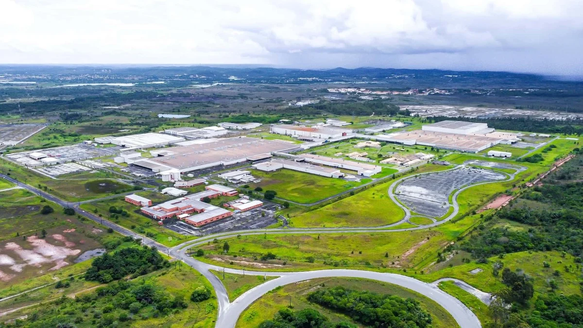 Galpões de soldagem e pintura da fábrica da BYD em Camaçari
