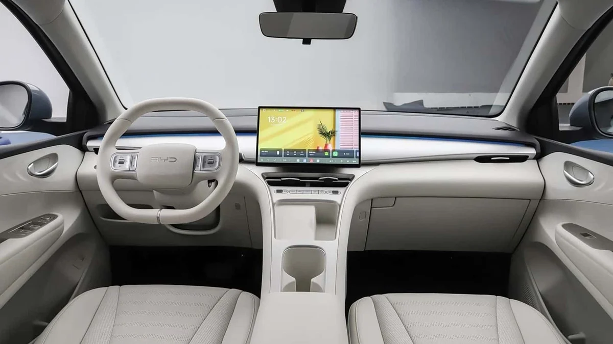 BYD Dolphin Mini traz tela central no lugar do quadro de instrumentos