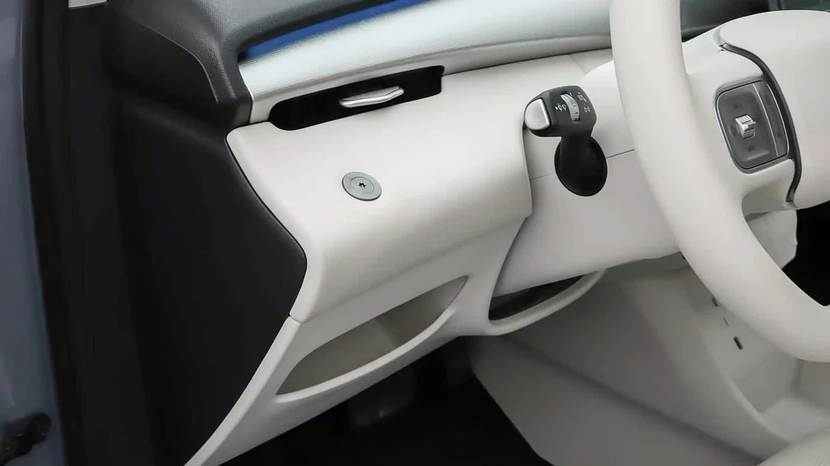 BYD Dolphin Mini usa motor traseiro de 129 cv e compartimento dianteiro