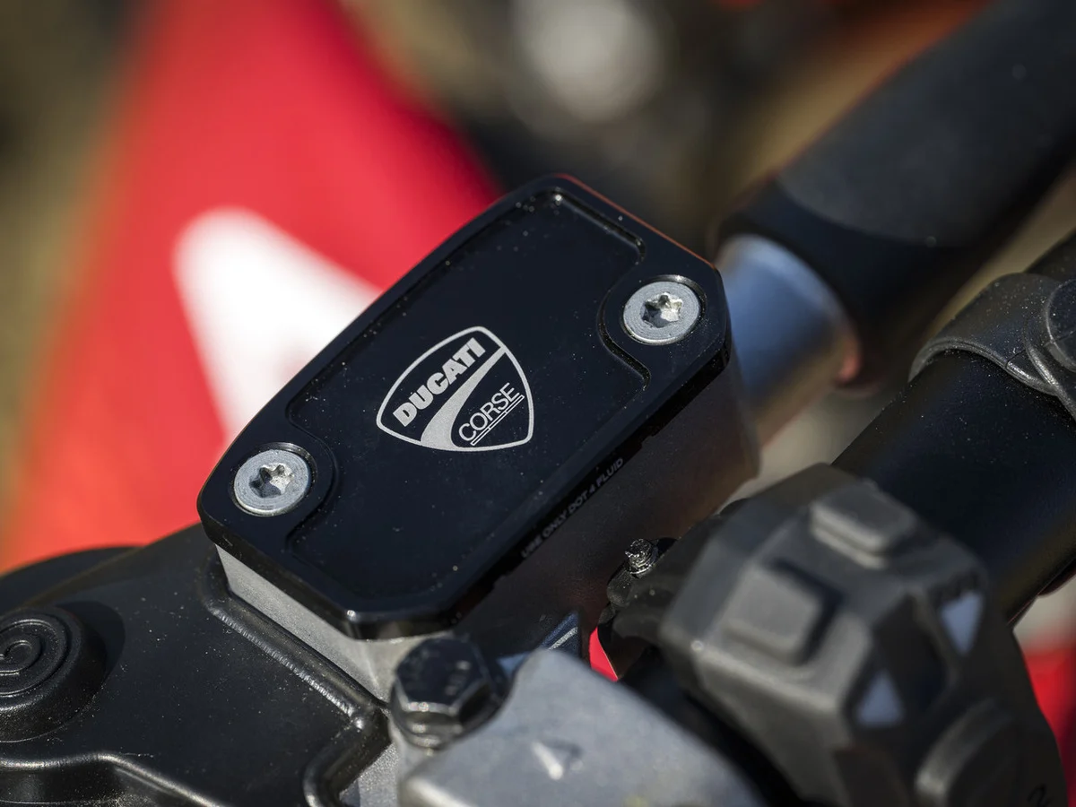 Detalhes do motor monocilíndrico Desmo450 de 449,6 cm³ da Ducati