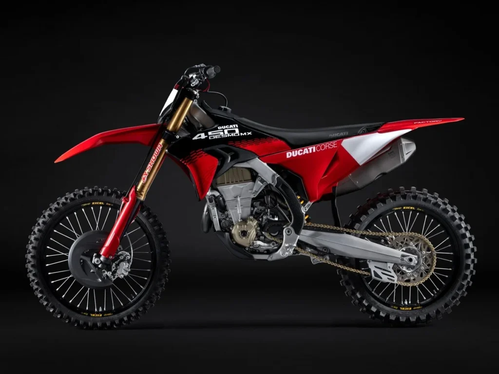 Ducati Desmo450 MX e Factory 2026 desembarcam no Brasil com preços a partir de R$ 99 mil