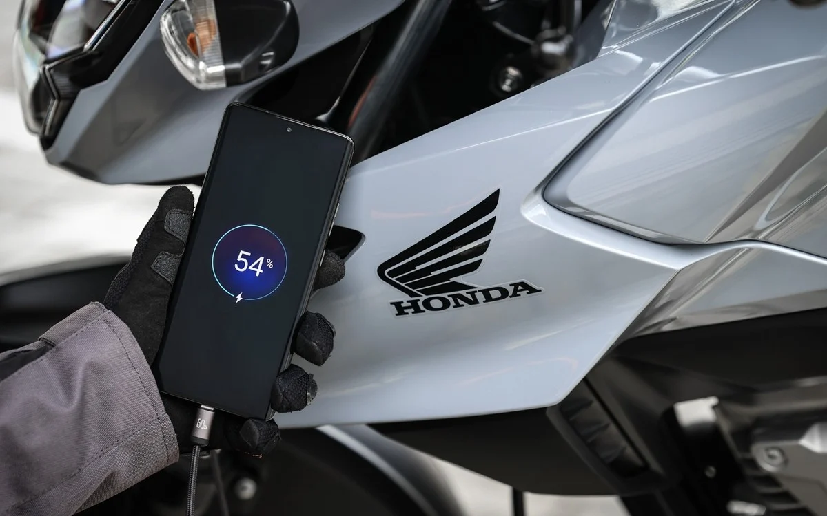 Honda CG 160 Cargo traz bagageiro reforçado para uso profissional