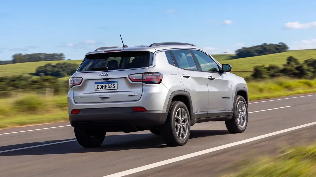 Jeep Compass 2027 apresenta sistema híbrido leve MHEV de 48 volts