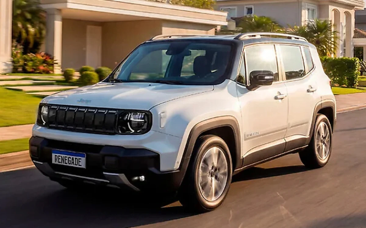 Jeep Renegade exposto com carroceria da linha Longitude e rodas aro 18