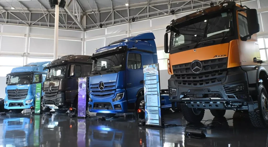 Mercedes-Benz na Fenatran 2026: caminhões, segurança e serviços digitais
