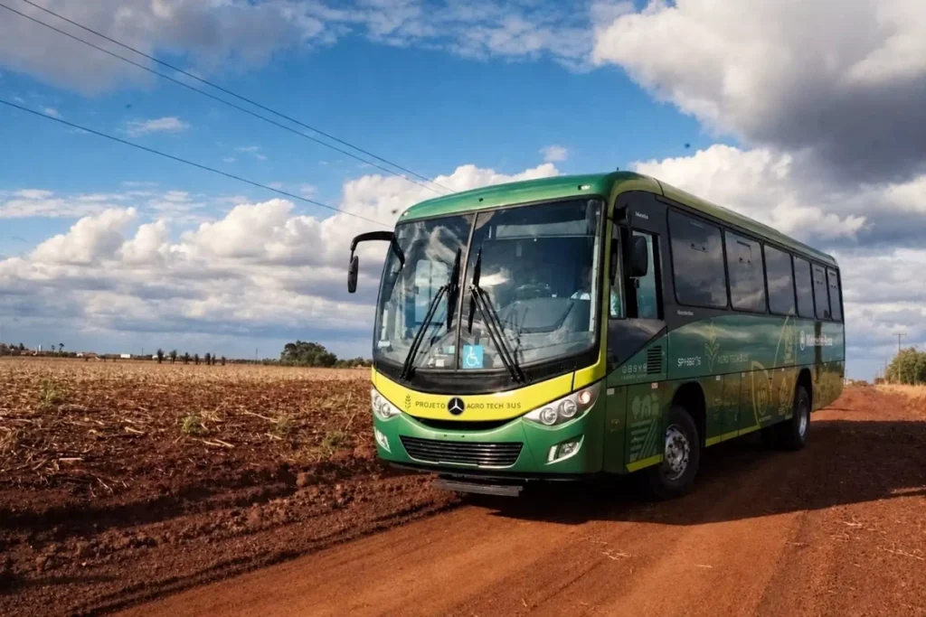 Mercedes-Benz OF 1619 Agro Tech Bus encara estradas de terra