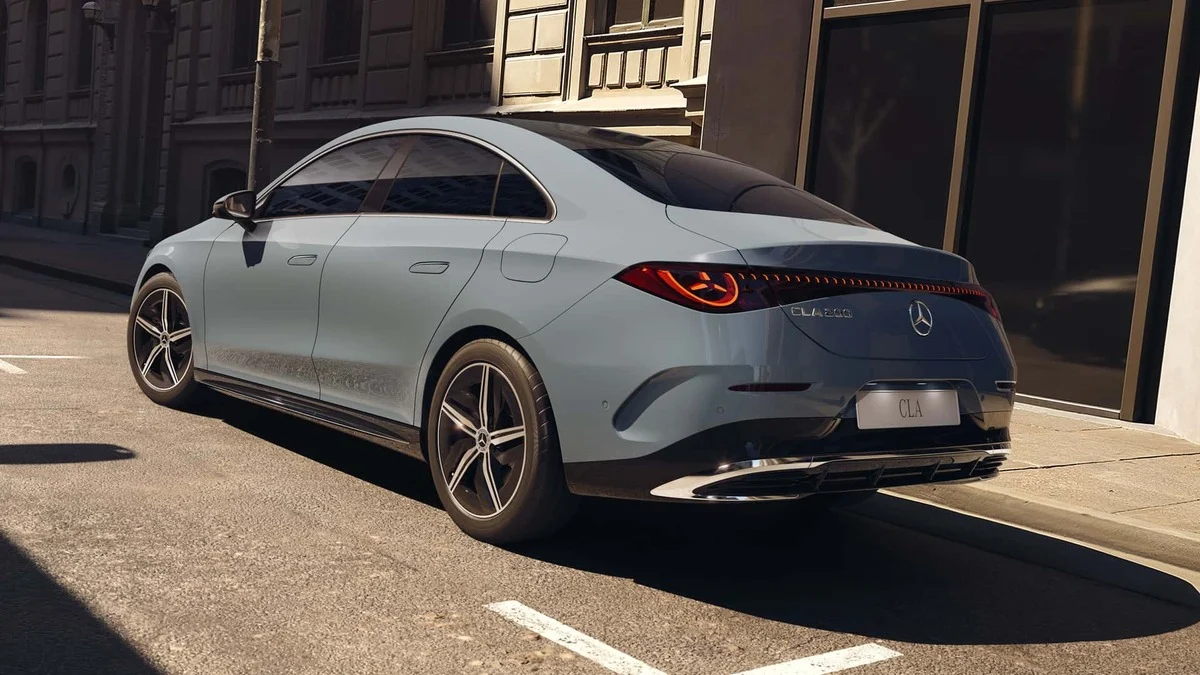 Mercedes-Benz CLA 200 AMG Line reúne três telas na cabine com sistema MBUX Superscreen