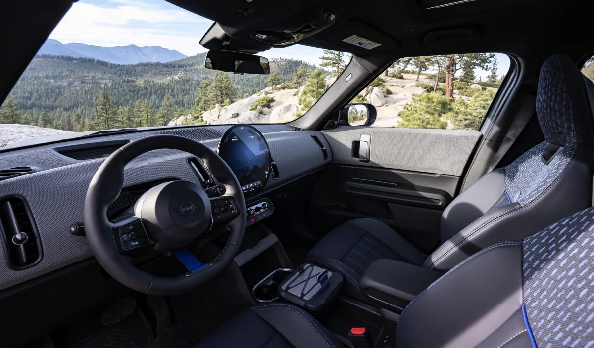 Mini Countryman Untamed leva pneus todo-terreno e teto para acampamento