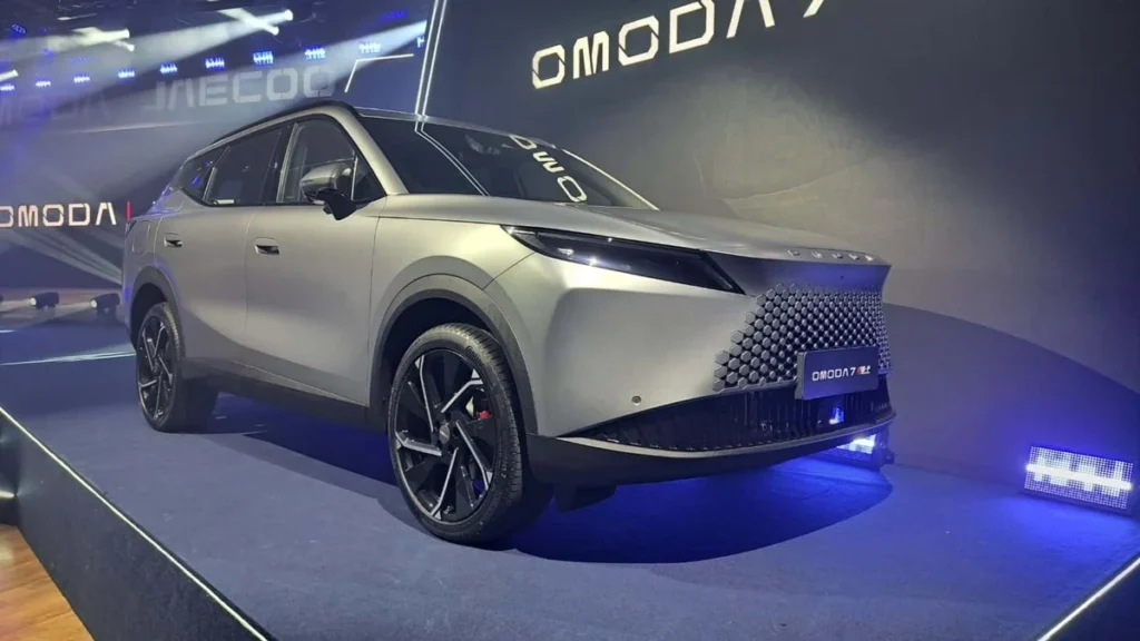 Omoda 7 chega ao Brasil em 2027 com híbrido pleno e bateria de 5 kWh