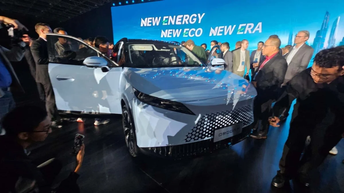 Omoda 7 apresentado com sistema híbrido pleno e bateria de 5 kWh