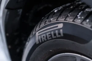 Pirelli Cyber Tyre: sensor no pneu reduz frenagem em 5,7 metros