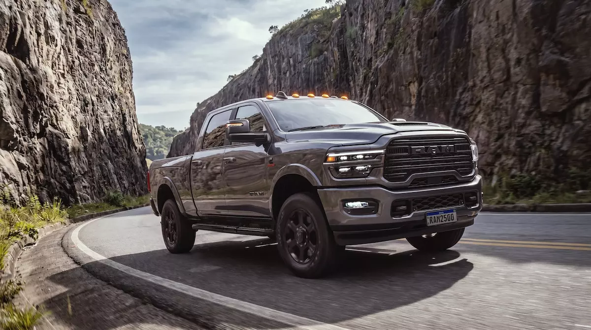 Ram 2500 Night Edition custa R$ 569.990 e reboca até 8.948 kg