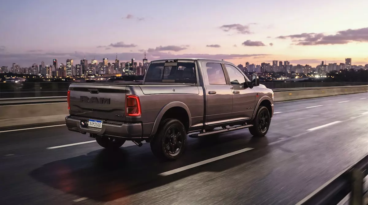 Ram 2500 Night Edition custa R$ 569.990 e reboca até 8.948 kg