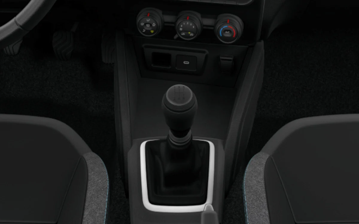 Renault Duster Zen Plus traz câmbio manual de cinco marchas na cabine