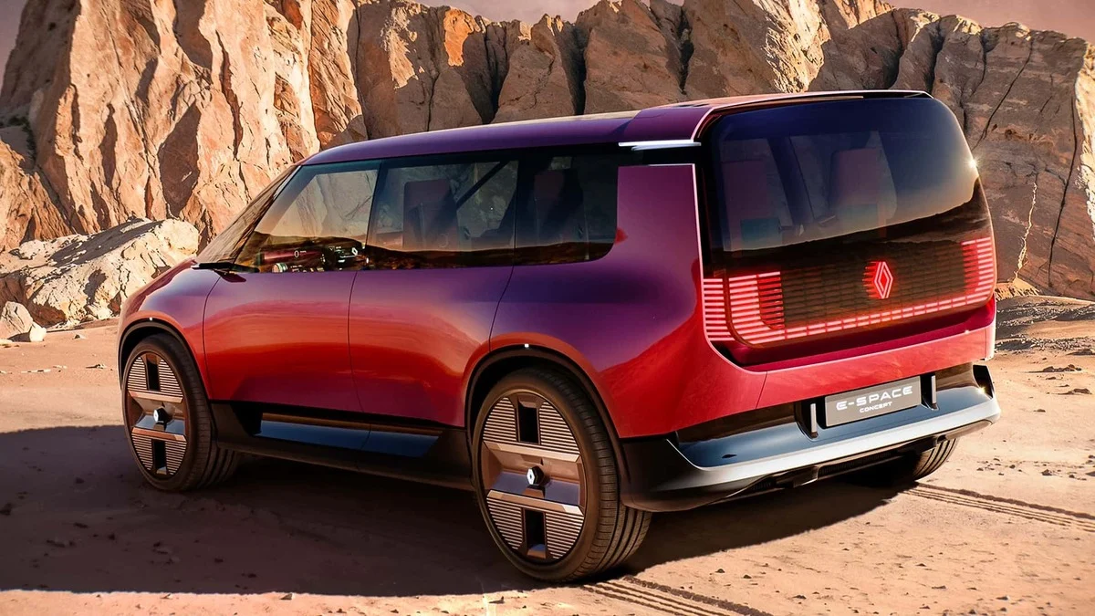 Renault E-Space Concept exposto no estande do Salão de Paris 2026