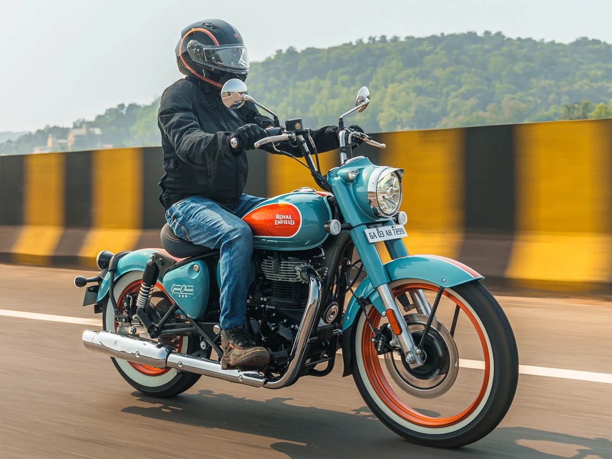 Royal Enfield Himalayan 450 na cor Kaza Brown apresentada pela marca