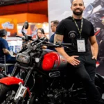 Shineray SBM 600 ganha pintura vermelho e prata; preço segue em R$ 37.990