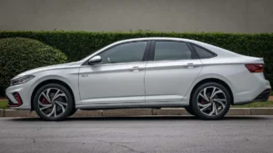 VW Jetta GLI fica R$ 18,5 mil mais barato em promoção de outubro com preço reduzido para R$ 239.990