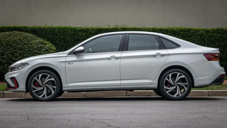VW Jetta GLI fica R$ 18,5 mil mais barato em promoção de outubro com preço reduzido para R$ 239.990