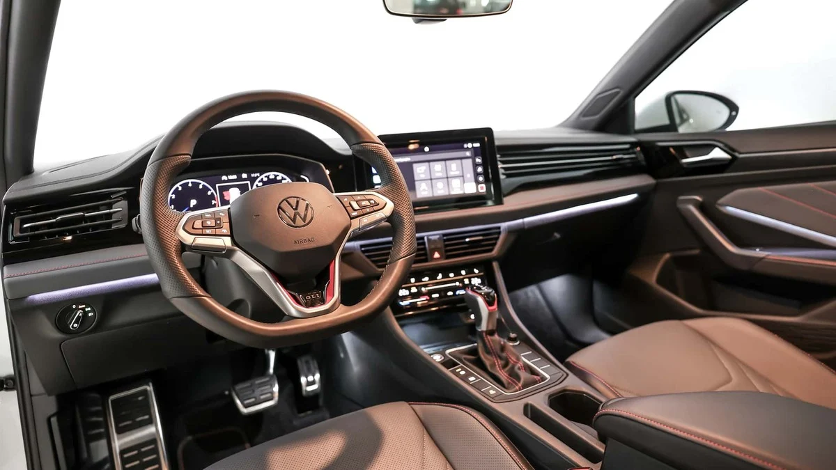 VW Jetta GLI fica R$ 18,5 mil mais barato em promoção de outubro com preço reduzido para R$ 239.990
