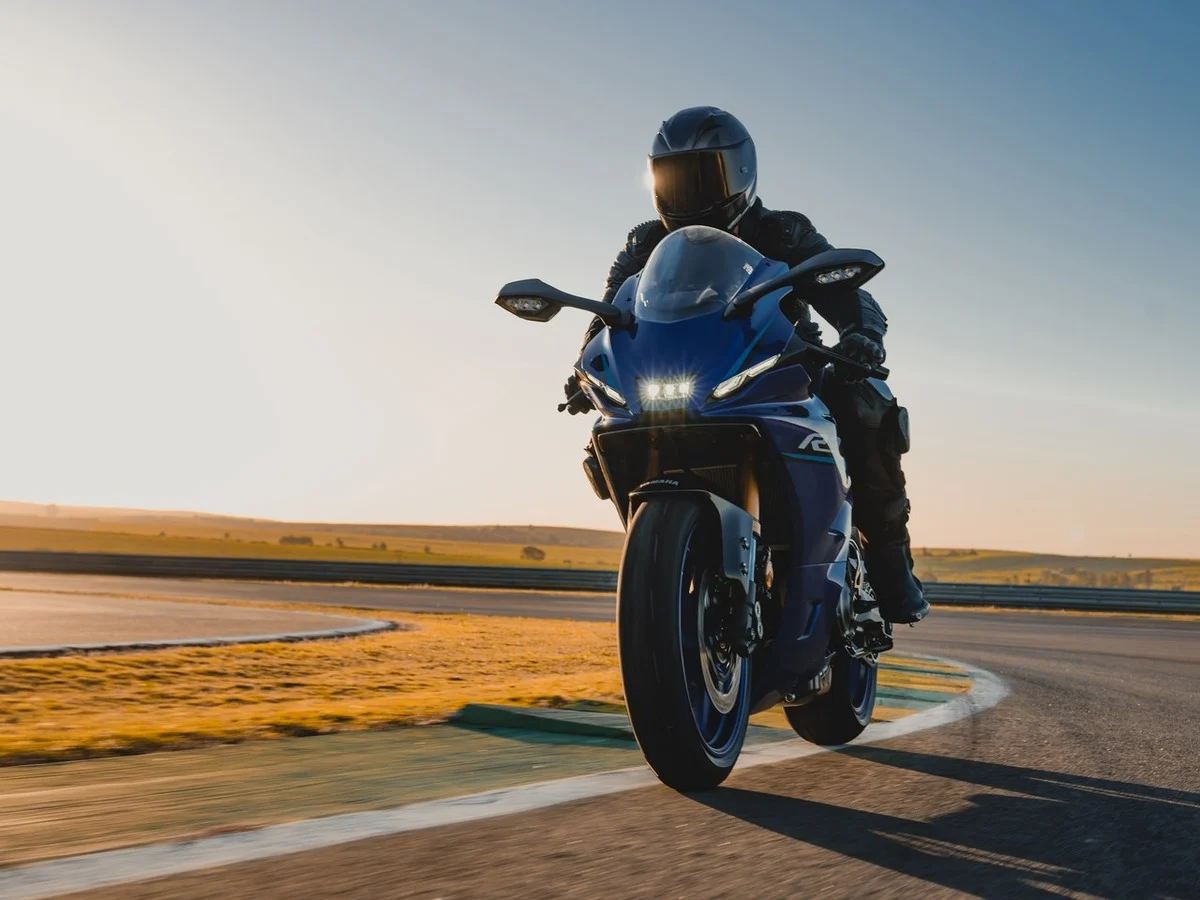 Yamaha R7 2027 chega ao Brasil em novembro com preço inicial de R$ 60.690